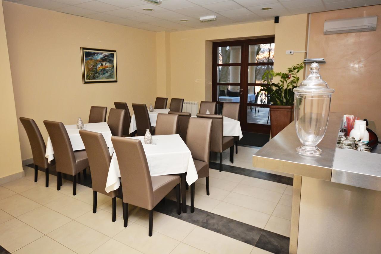 באצ'קה טופולה Kastel Hotel מראה חיצוני תמונה